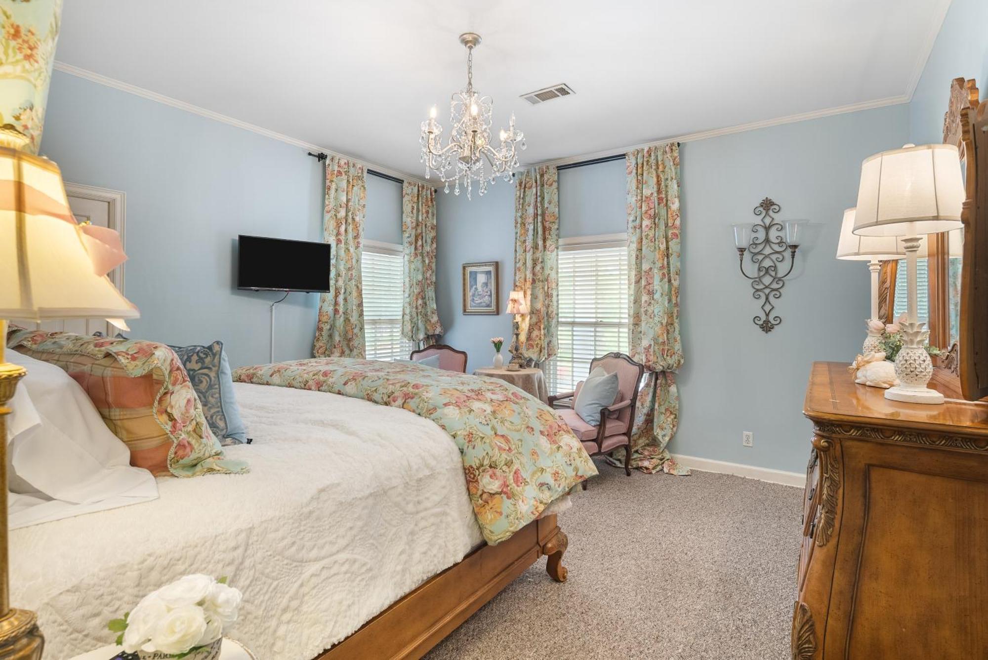 Beland Mansion-treasured Mist Suite! Holiday home *