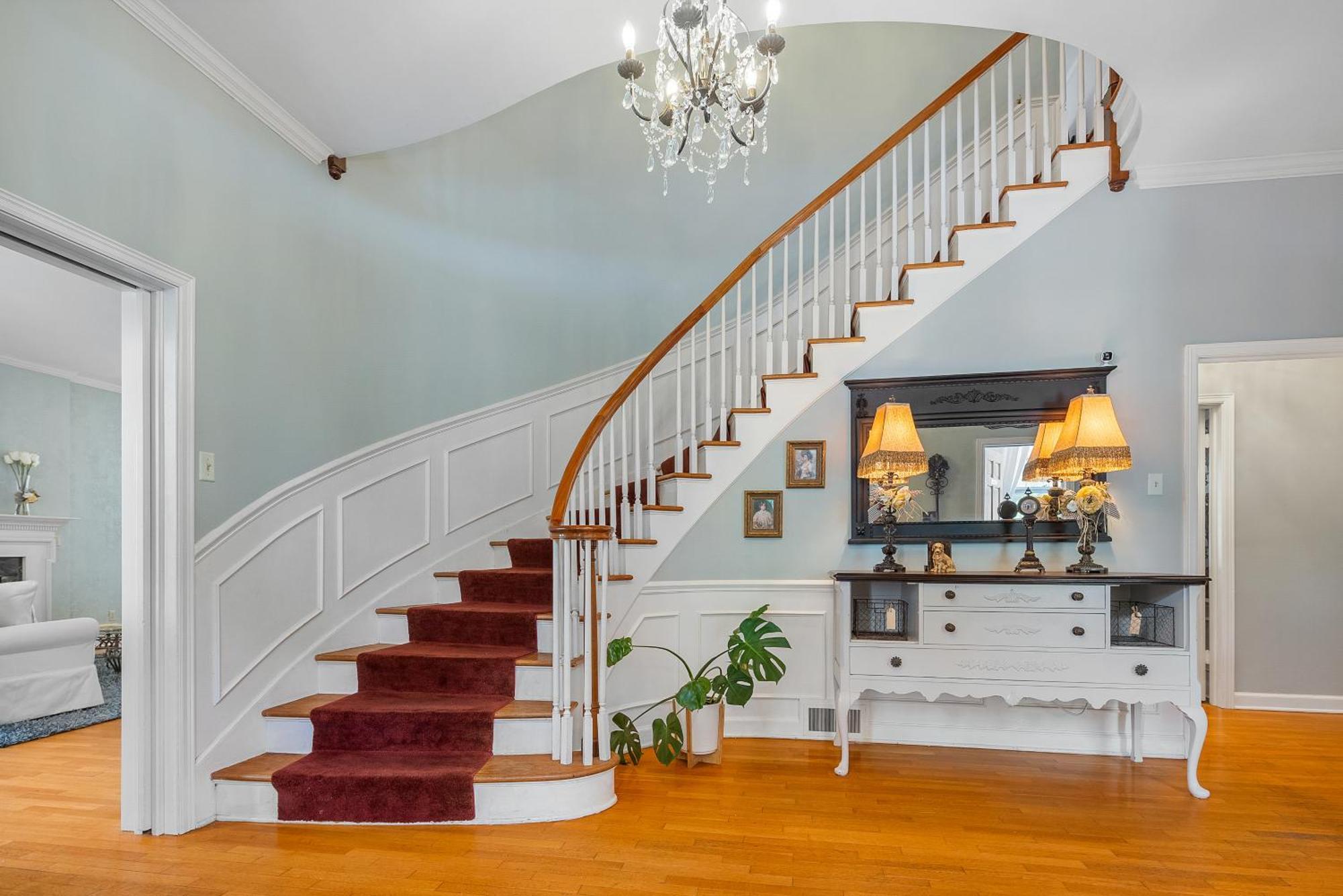 Beland Mansion-treasured Mist Suite!